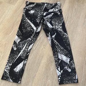 Lululemon cropped leggings. Great condition!